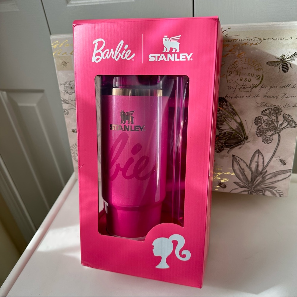 Stanley x Barbie Pink Icon 40oz Quencher Limited Edition Flowstate Tumbler - Picture 7 of 13